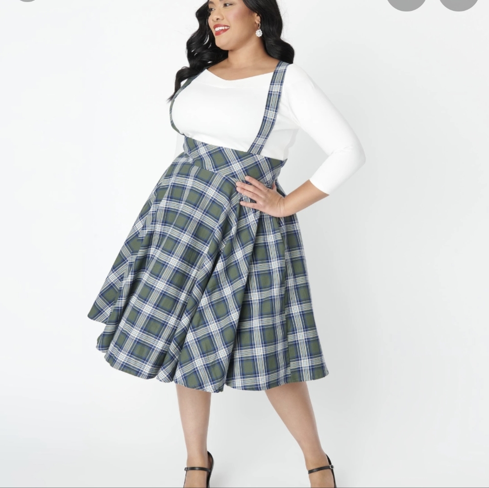 Unique vintage/ magnolia place plus size olive and navy plaid pinafore